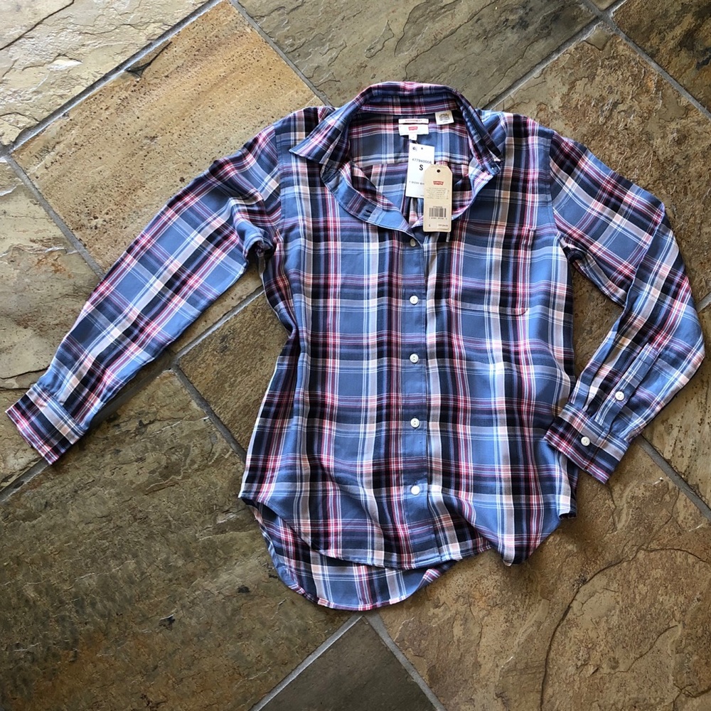 🍃💕NWT Levi’s Boyfriend Fit Plaid Button Down